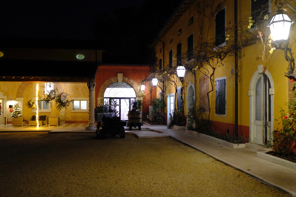 Villa Cordevigo at night